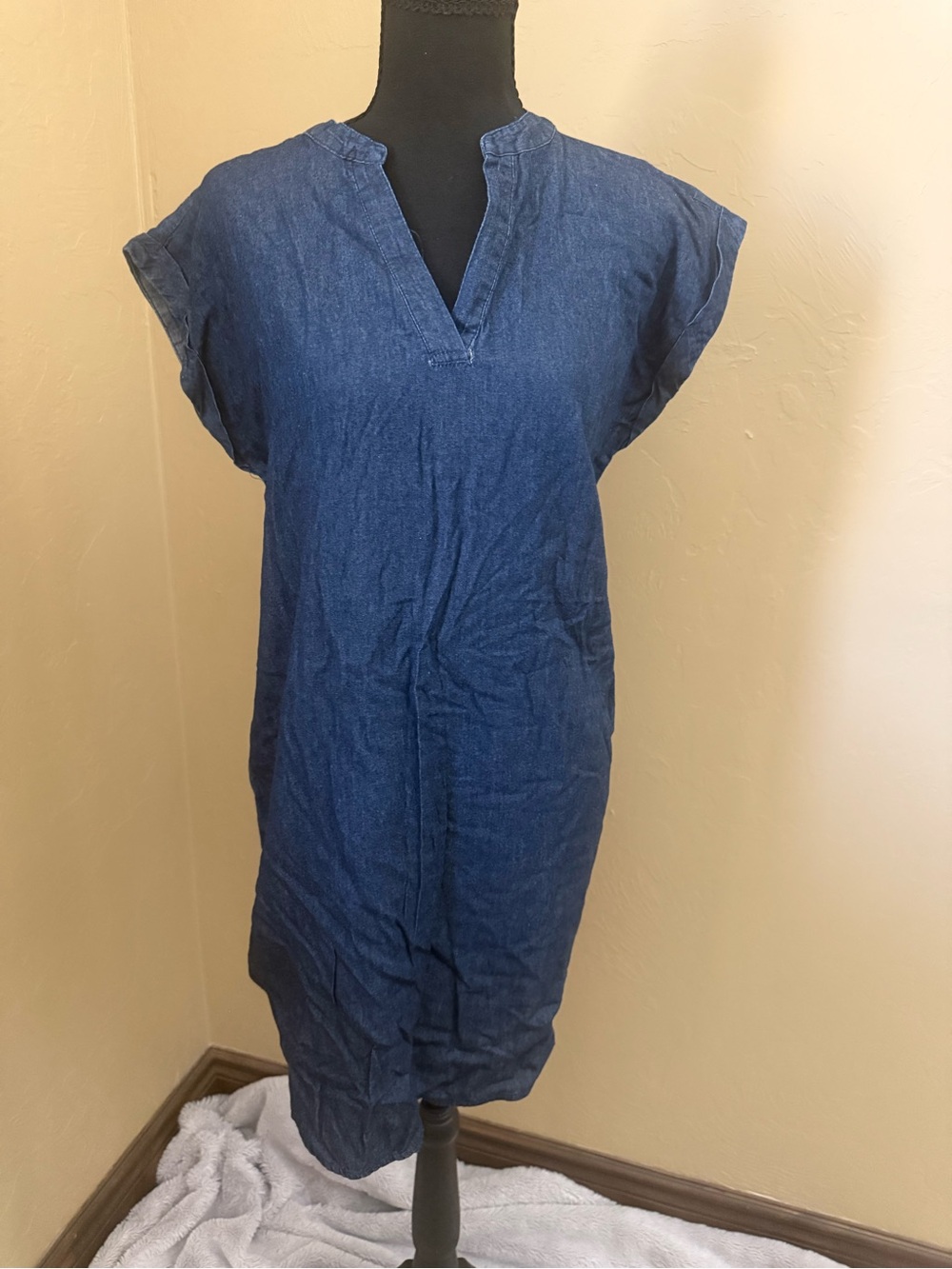 Bobbie Brooks Indigo V‑Neck Casual Midi Dress